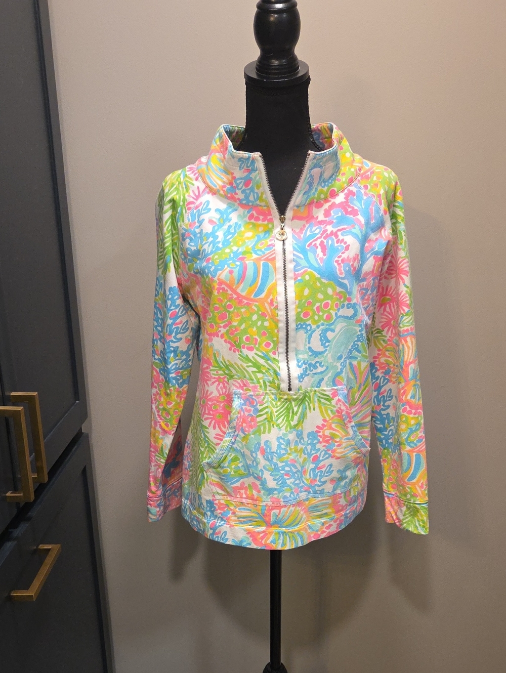 Lilly Pulitzer Skipper Popover "Lover's Coral" tropical print, Size L
